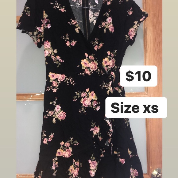 Clothing - Picture 10 of 16